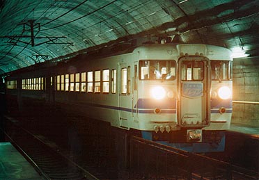 475nkF